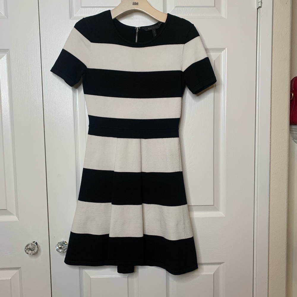 Casual back and white dress